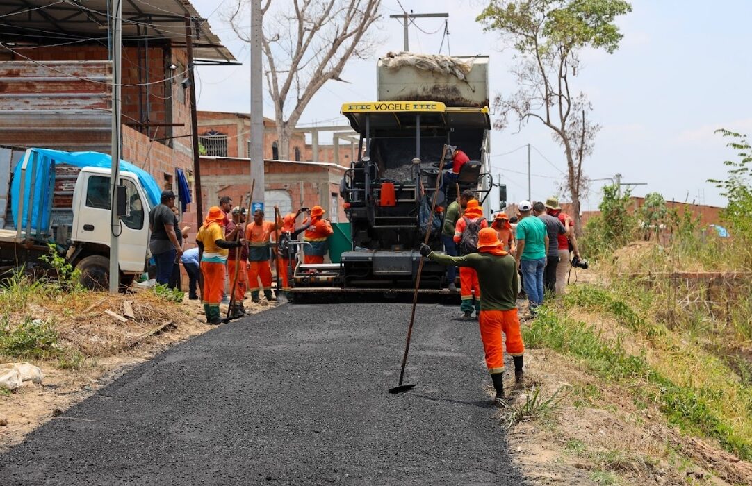 Homens e máquinas entraram nas Comunidades de Manaus