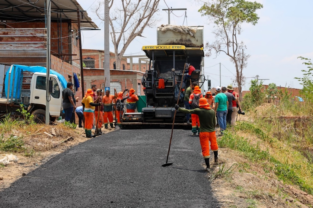 Homens e máquinas entraram nas Comunidades de Manaus