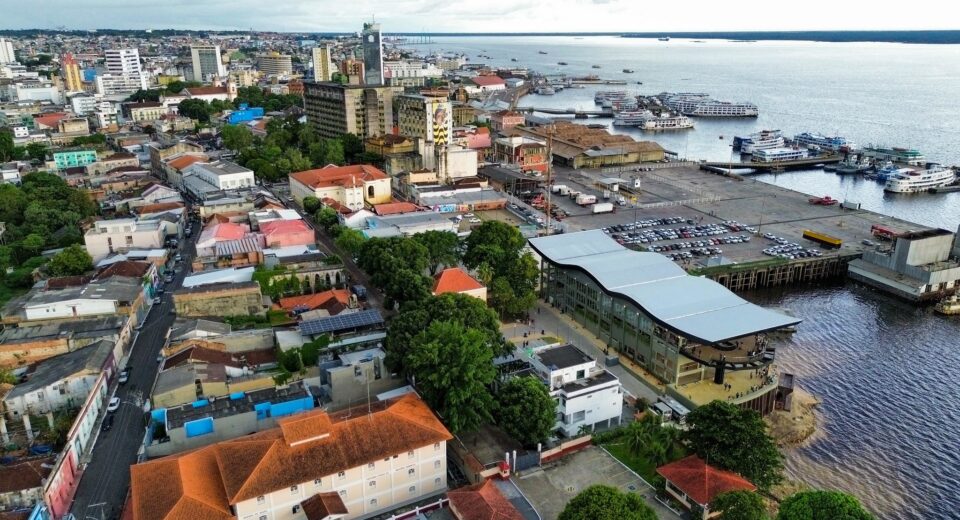 Mirante Lúcia Almeida está localizada no início da Ilha de São Vicente