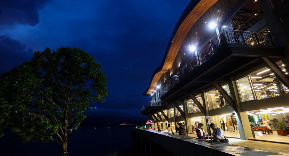 Mirante Lúcia Almeida às margens do rio Negro