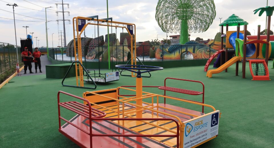 Brinquedos exclusivos para PcDs no Parque Gigantes da Floresta
