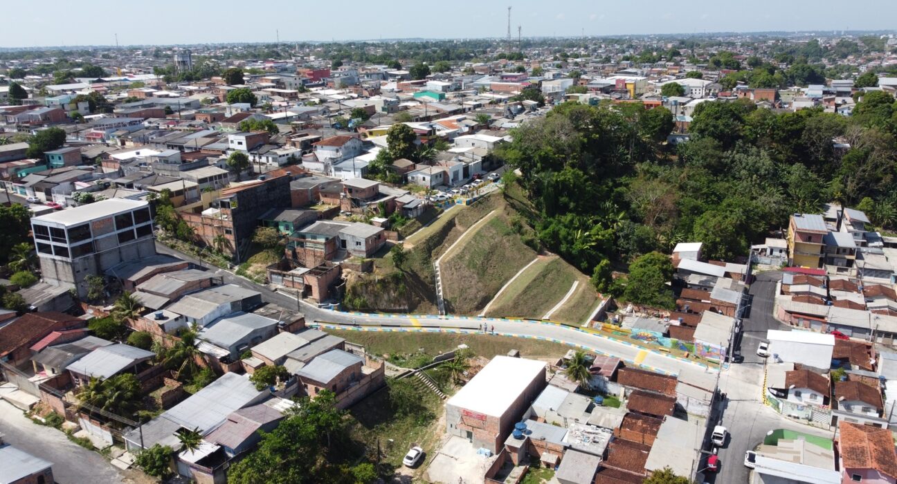 Erosão recuperada ao lado de importante via na zona Norte
