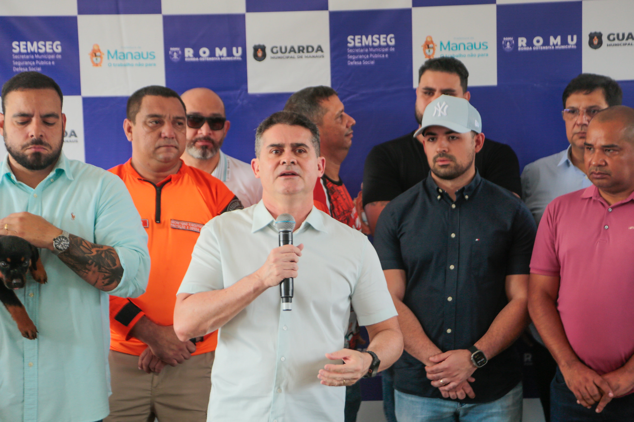 Prefeito de Manaus, David Almeida, discursando durante a inauguração maior base da Guarda Municipal na zona Leste da cidade