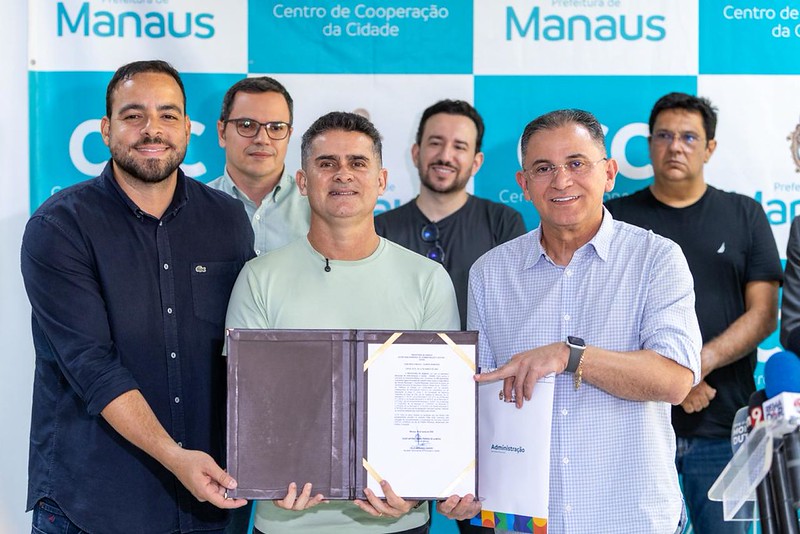 Prefeito David Almeida e secretários durante anúncio da abertura de concurso público para a Guarda Municipal de Manaus