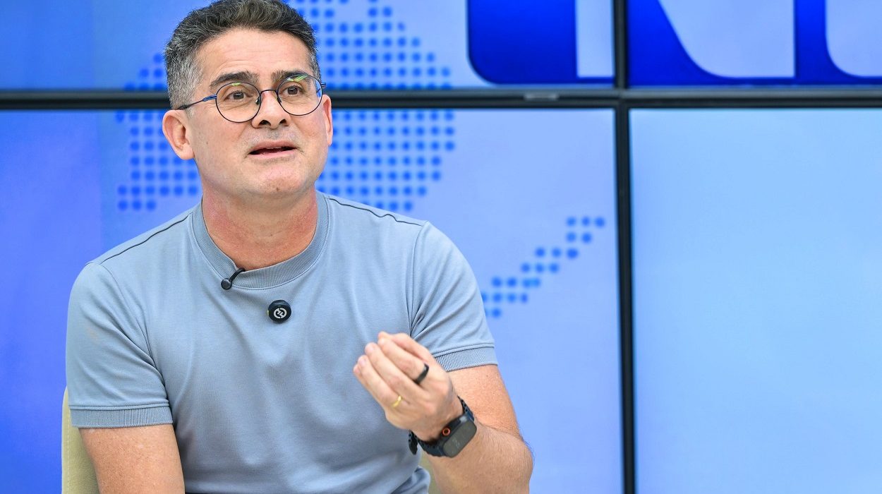 David Almeida lança lives e pede comparação entre candidatos