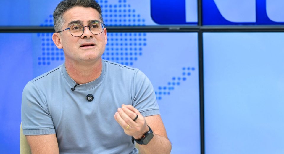 David Almeida lança lives e pede comparação entre candidatos