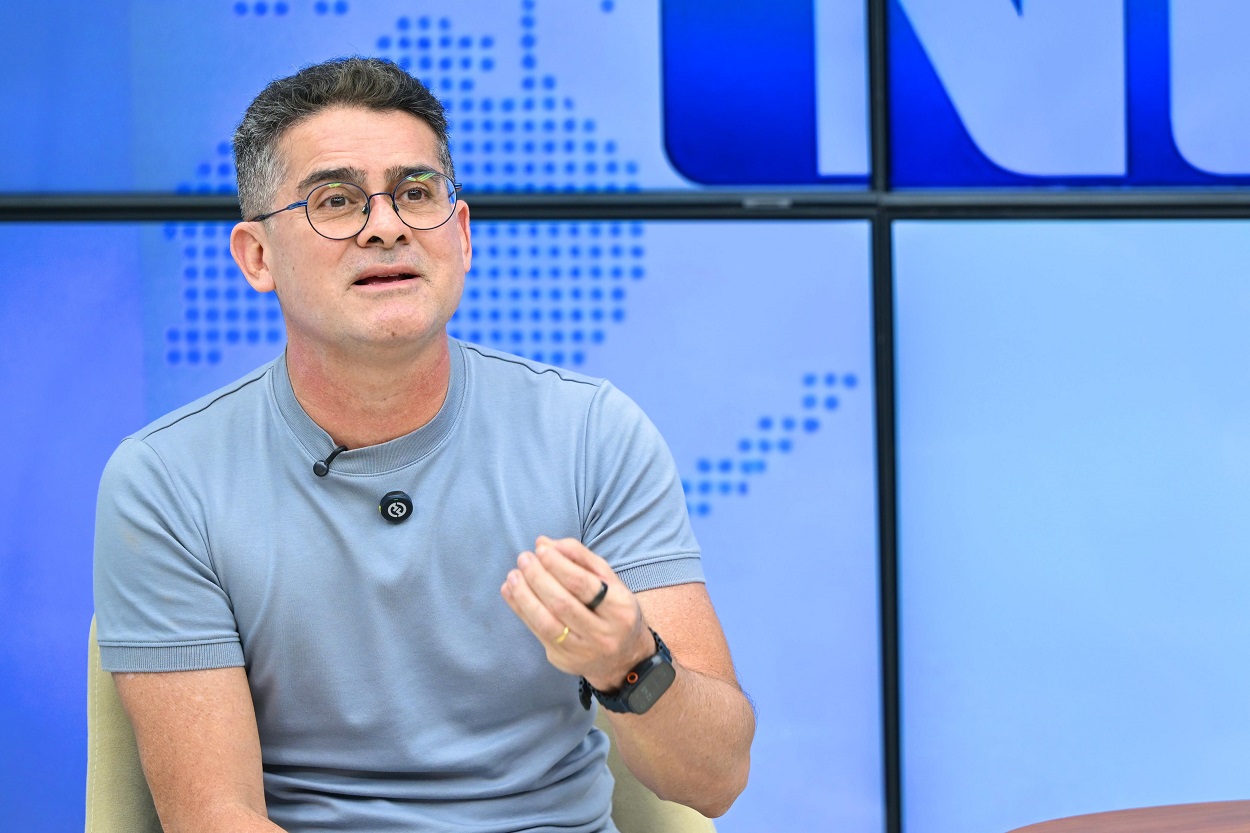 David Almeida lança lives e pede comparação entre candidatos