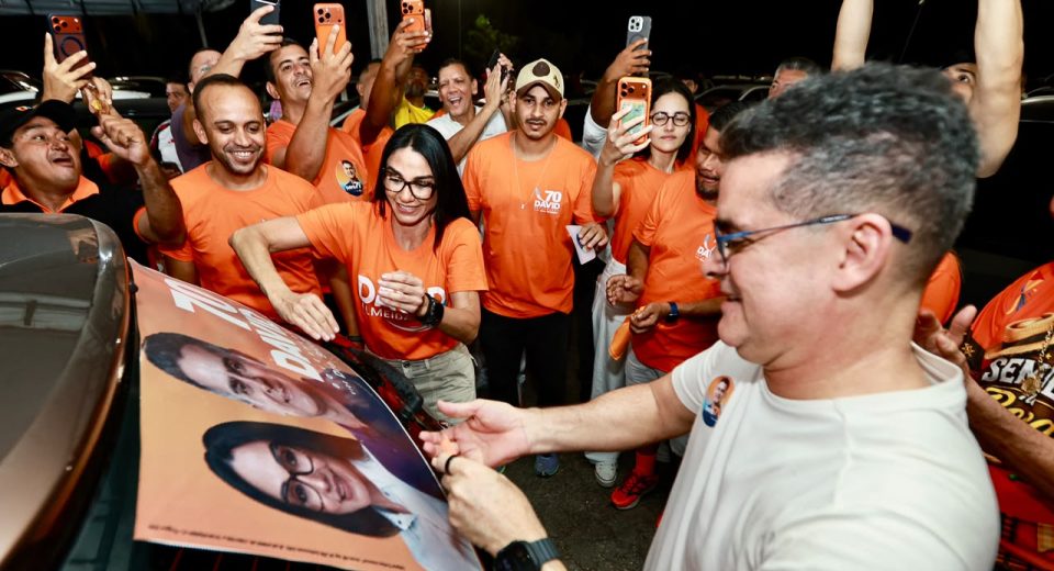 Dra. Shádia participa do primeiro adesivaço da campanha ao lado de David Almeida em Manaus