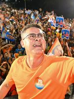 Carreata do 70 toma ruas de Manaus na véspera da eleição e acompanha crescimento de David em pesquisa