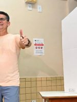 Carreata do 70 toma ruas de Manaus na véspera da eleição e acompanha crescimento de David em pesquisa